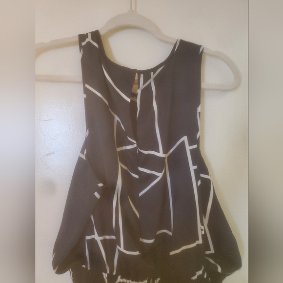 DKNYC Women's Geometric Jumpsuit. - Picture 7 of 11